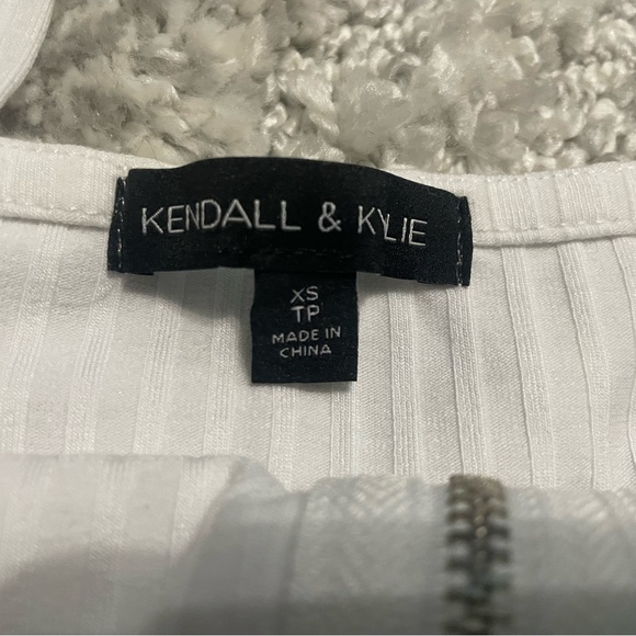 Kendall & Kylie Zip Up Crop Top - Picture 2 of 2